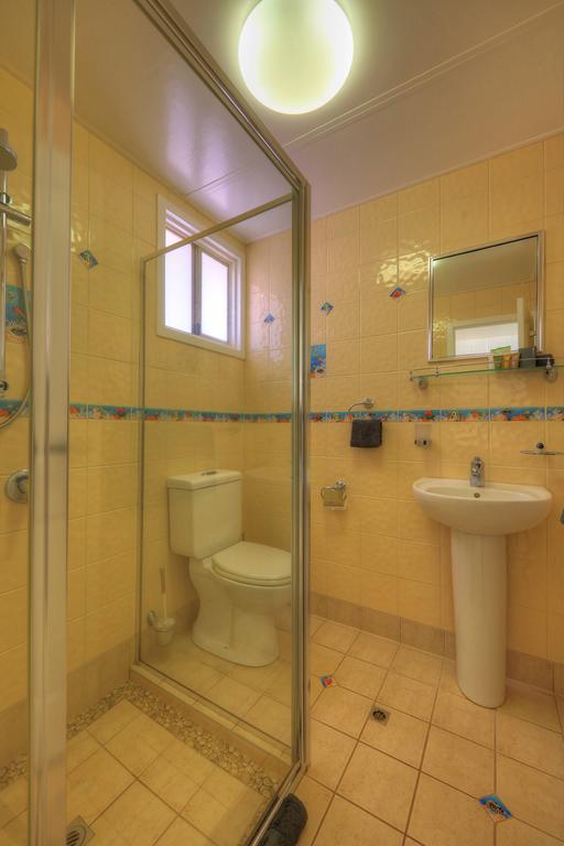 Halls Creek Motel Room photo
