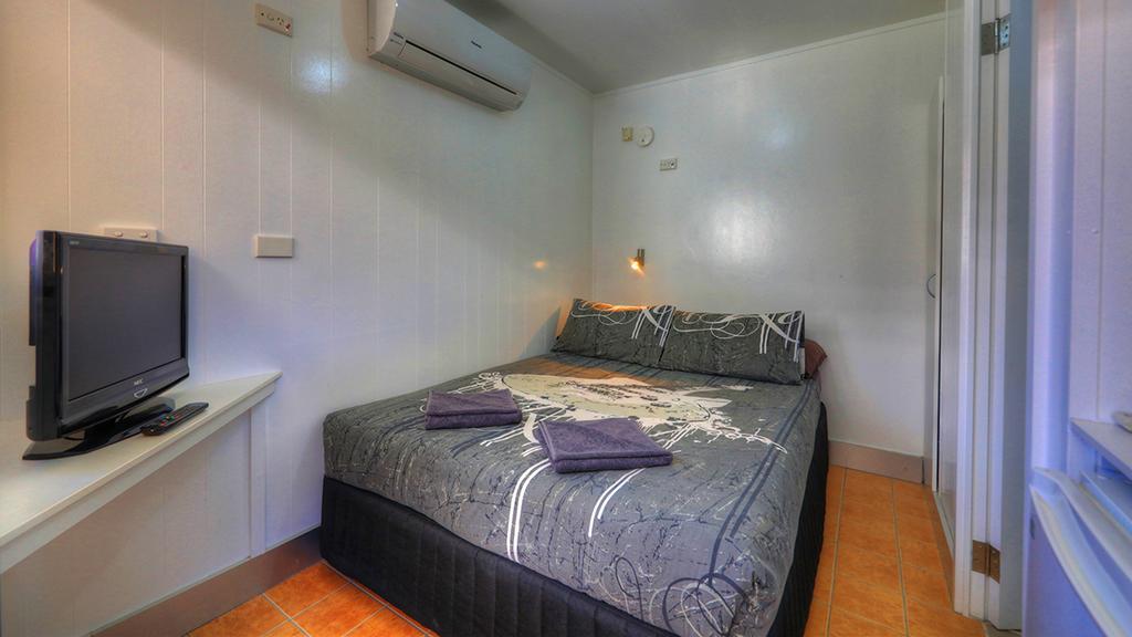 Halls Creek Motel Room photo